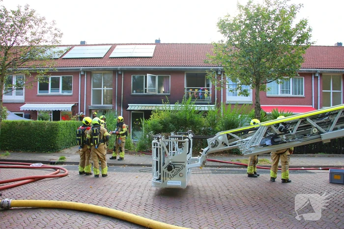Vier gewonden bij uitslaande woningbrand, vrouw ernstig verbrand