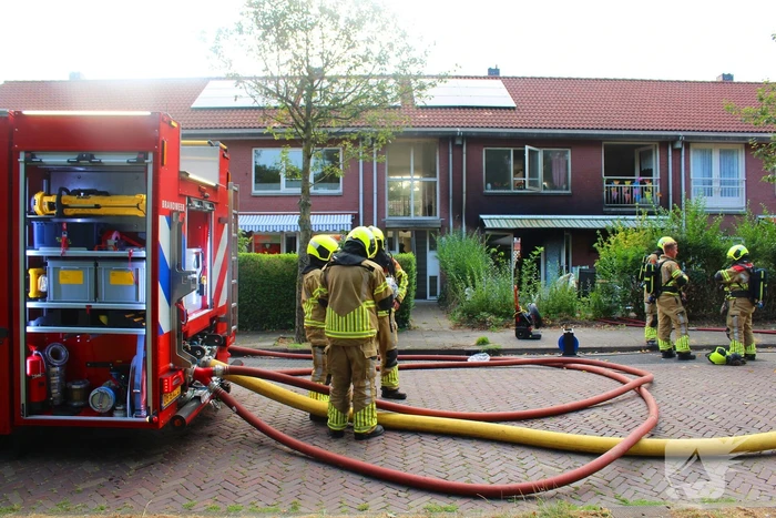 Vier gewonden bij uitslaande woningbrand, vrouw ernstig verbrand