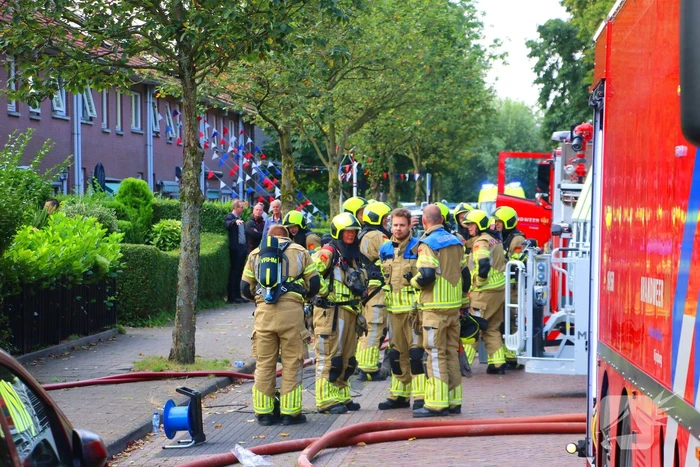 Vier gewonden bij uitslaande woningbrand, vrouw ernstig verbrand