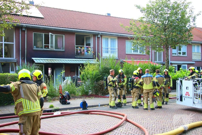 Vier gewonden bij uitslaande woningbrand, vrouw ernstig verbrand