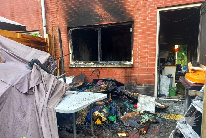 Vier gewonden bij uitslaande woningbrand, vrouw ernstig verbrand