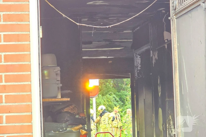Vier gewonden bij uitslaande woningbrand, vrouw ernstig verbrand
