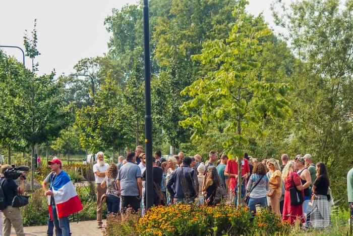 Doetinchemse complotdenker trekt veel demonstranten naar rechtbank