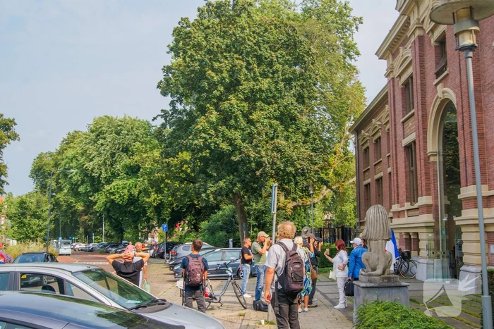 Doetinchemse complotdenker trekt veel demonstranten naar rechtbank