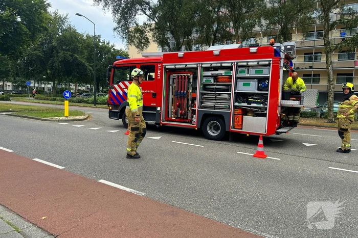 Vrouw met onbegrepen gedrag dreigt te springen van Balkon
