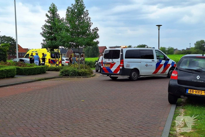 Automobilist schept fietser