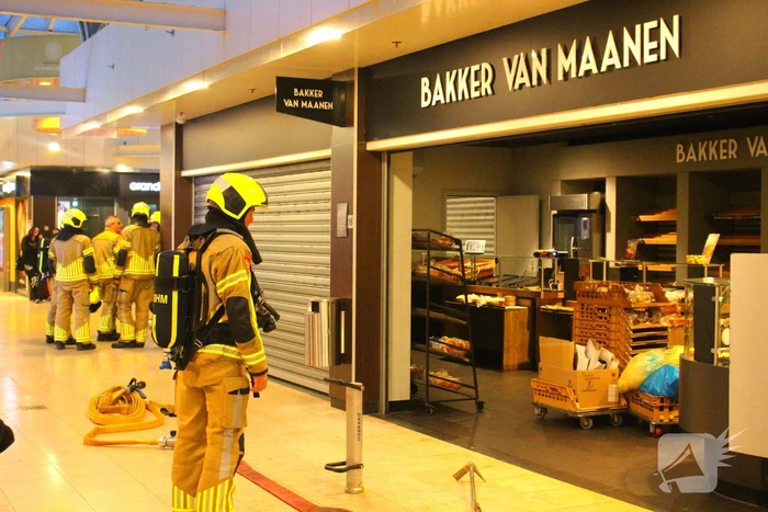 Omstanders bellen brandweer voor rookontwikkeling uit bakkerij