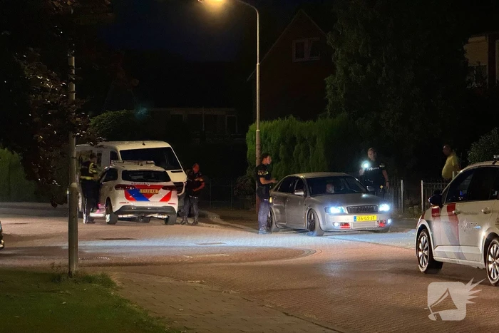 Agenten in kogelwerende vesten na melding van schietpartij in woonwijk