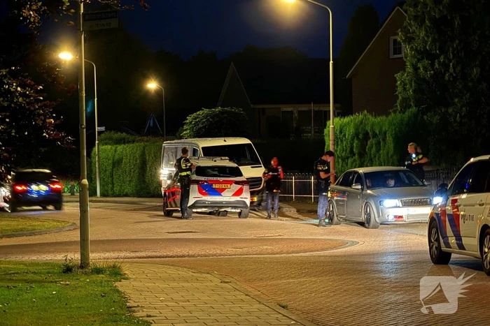 Agenten in kogelwerende vesten na melding van schietpartij in woonwijk
