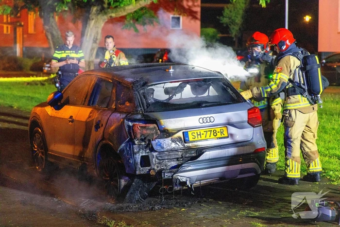 Politie onderzoekt mogelijke brandstichting bij auto