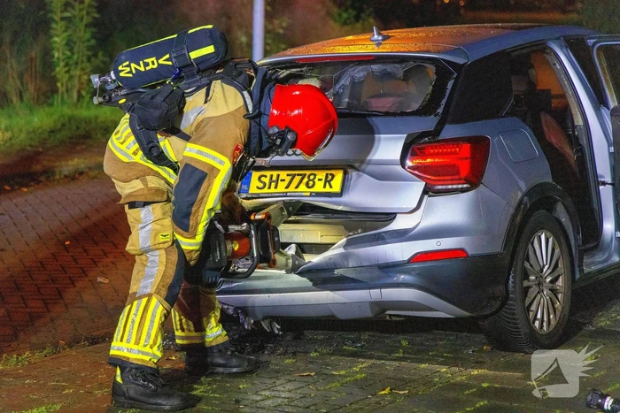 Politie onderzoekt mogelijke brandstichting bij auto