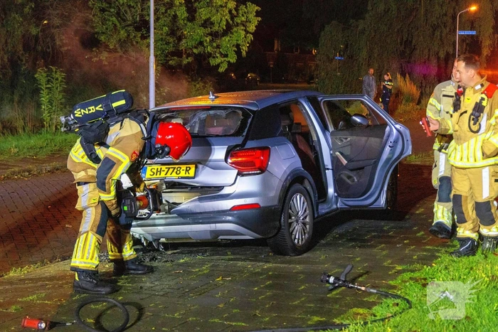 Politie onderzoekt mogelijke brandstichting bij auto