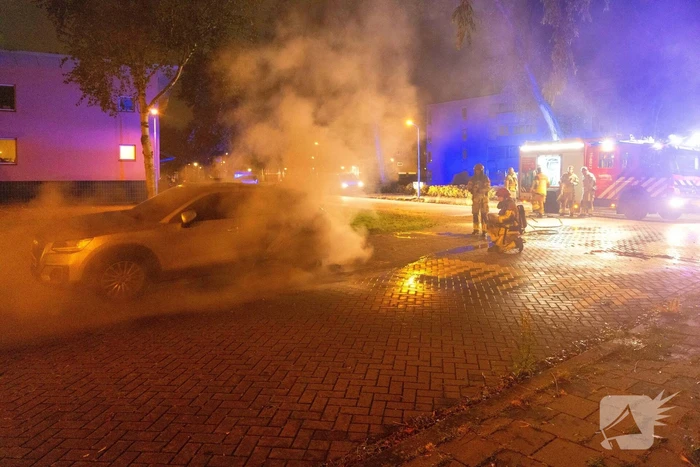 Politie onderzoekt mogelijke brandstichting bij auto