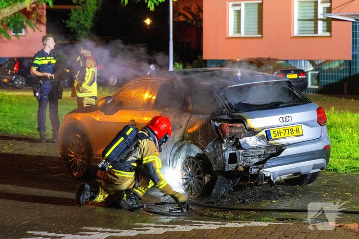 Politie onderzoekt mogelijke brandstichting bij auto