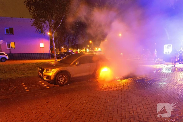 Politie onderzoekt mogelijke brandstichting bij auto