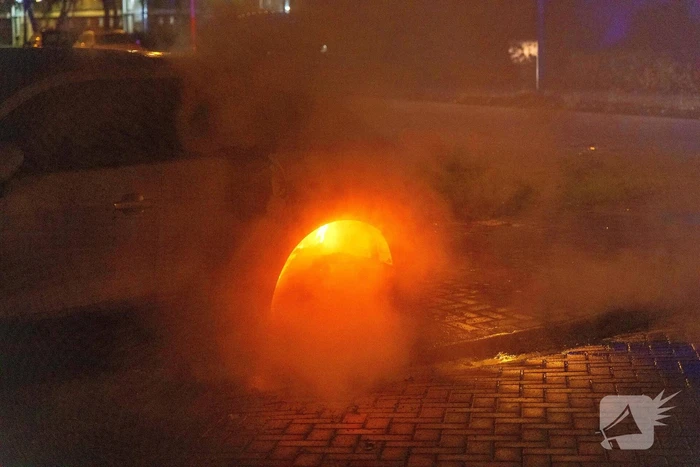 Politie onderzoekt mogelijke brandstichting bij auto