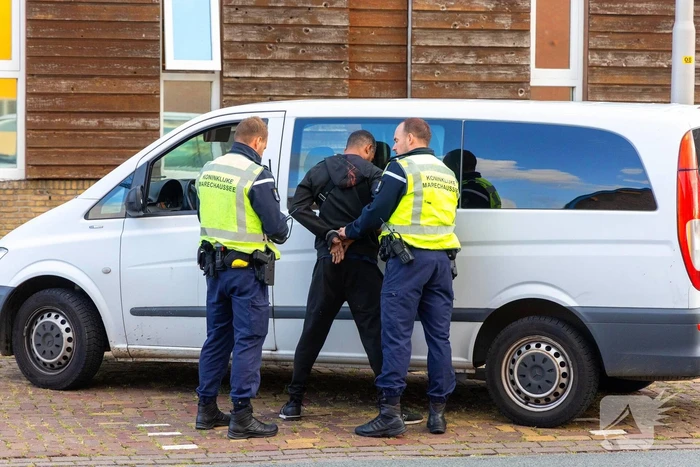 Marechaussee houdt controle: aanhouding wegens vals rijbewijs