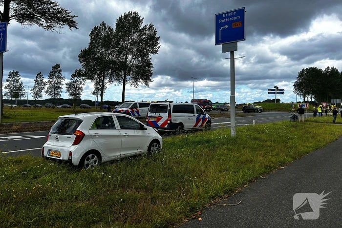 Tankwagen gekanteld op rotonde