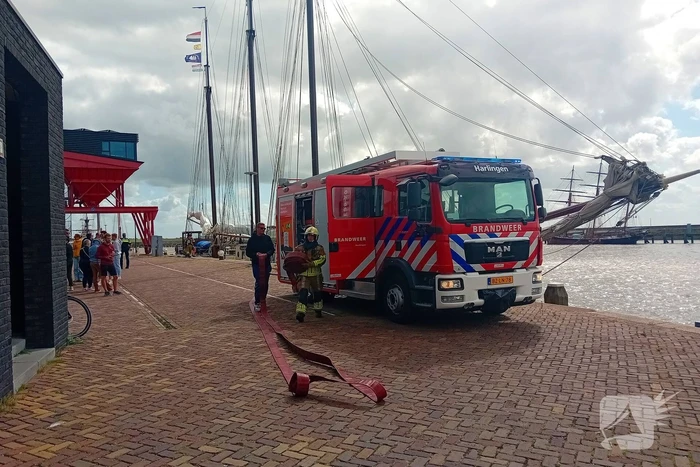 Brand in machinekamer bij boot
