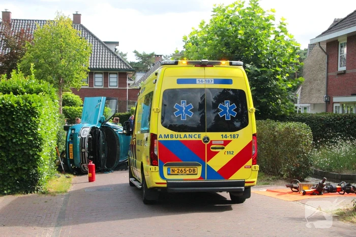 Vrouw bekneld bij ongeval in woonwijk