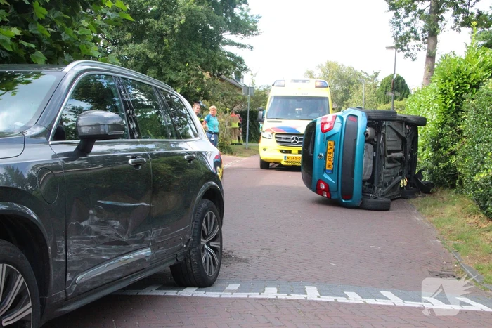 Vrouw bekneld bij ongeval in woonwijk