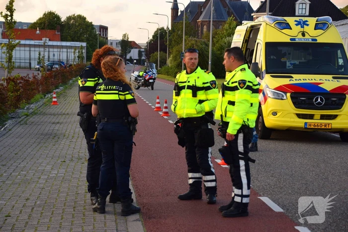 Scooterrijder en fietser hard ten val na botsing