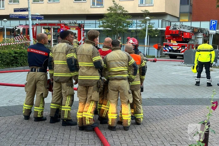 Brandweer lange tijd bezig met brandbestrijding in gebouw