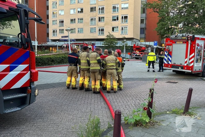 Brandweer lange tijd bezig met brandbestrijding in gebouw