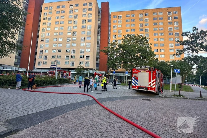 Brandweer lange tijd bezig met brandbestrijding in gebouw