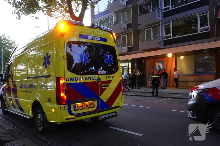 Motorrijder hard ten val na botsing, traumateam ingezet