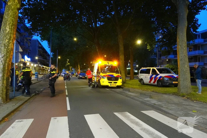 Motorrijder hard ten val na botsing, traumateam ingezet
