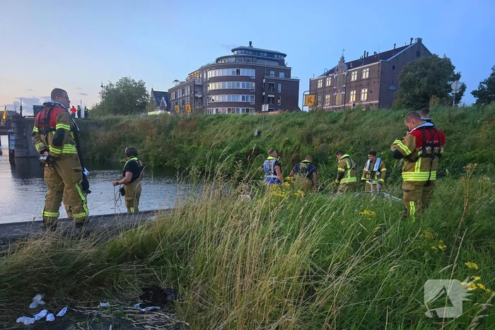 Brandweerduikers zoeken naar mogelijke drenkeling