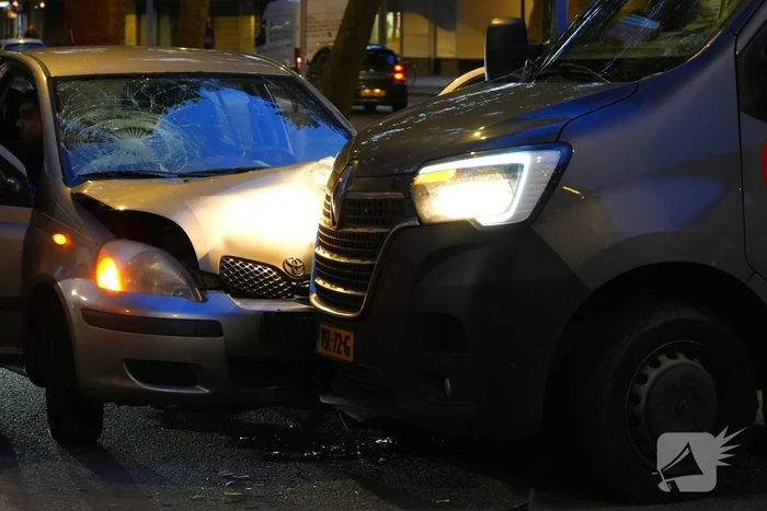 Gewonde na botsing tussen auto en bestelbus