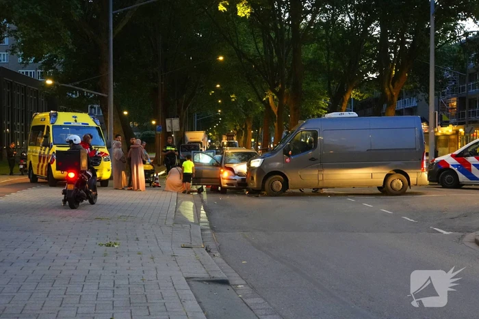 Gewonde na botsing tussen auto en bestelbus