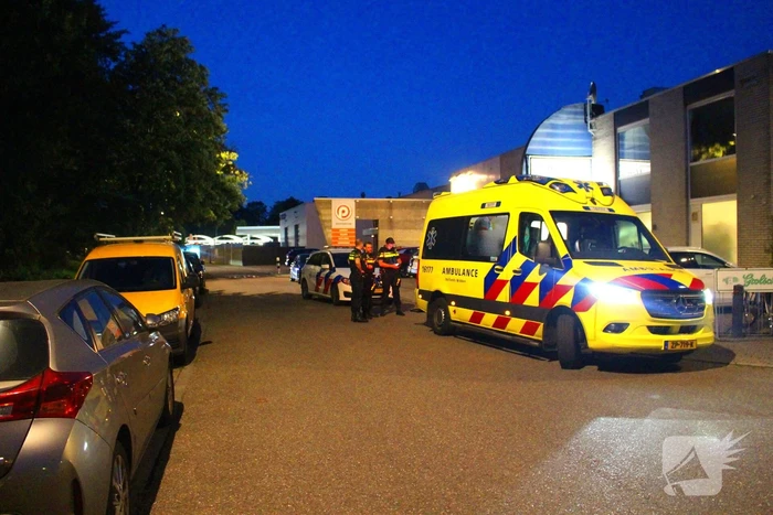Motorrijder zonder rijbewijs botst tegen personenauto