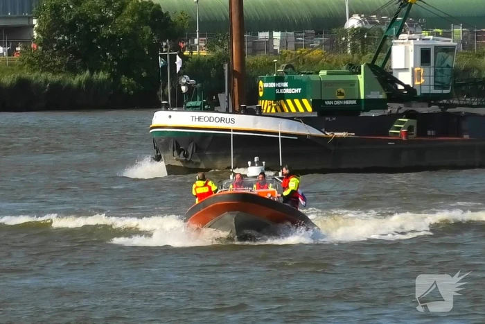 Grote zoekactie naar mogelijke persoon te water