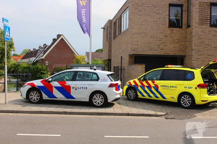 Automobilist botst met fietser