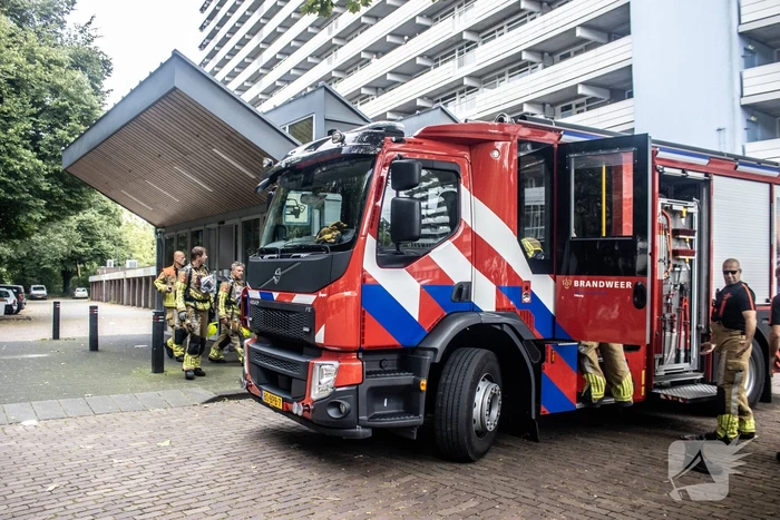 Brandende stoel op balkon veroorzaakt brandweerinzet