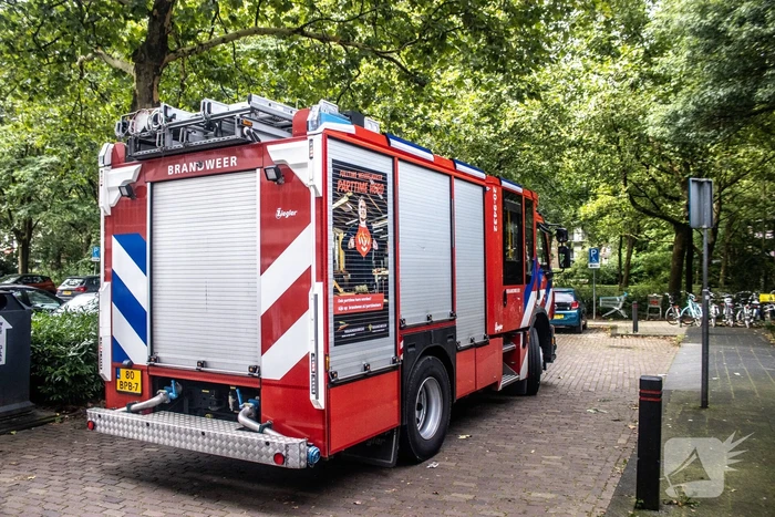 Brandende stoel op balkon veroorzaakt brandweerinzet