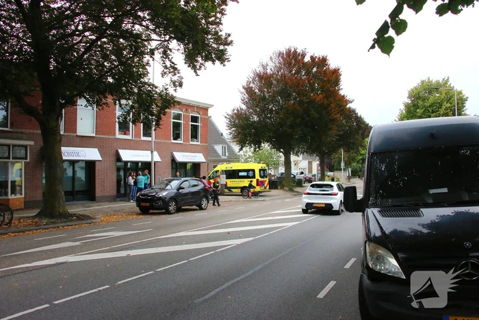 Schade na kop-staartbotsing tussen auto en bestelbus