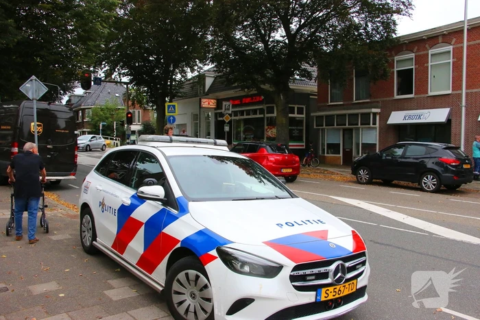 Schade na kop-staartbotsing tussen auto en bestelbus