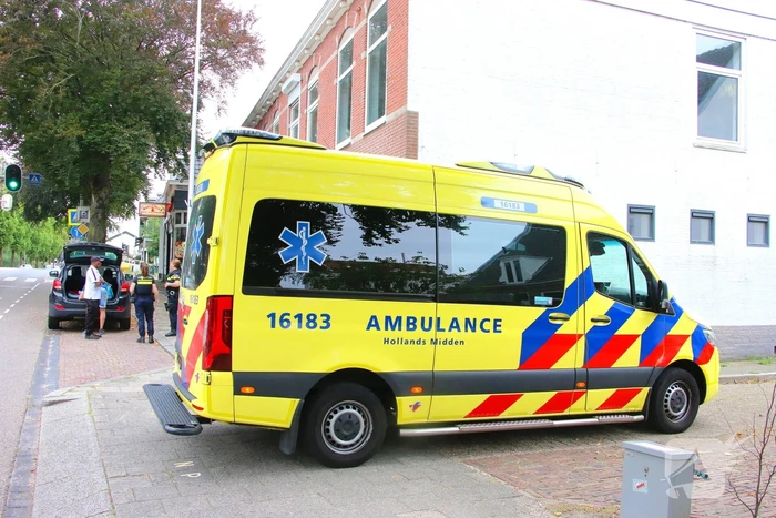 Schade na kop-staartbotsing tussen auto en bestelbus