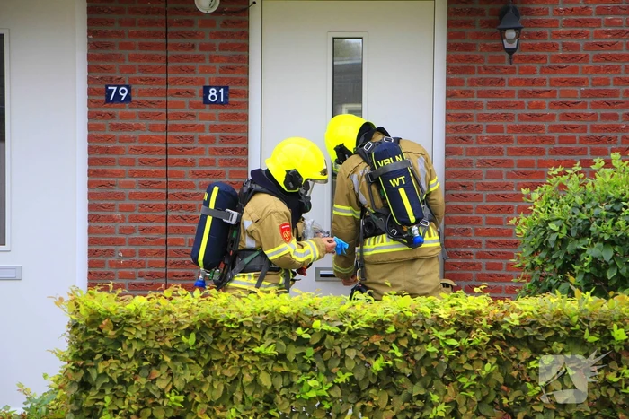 Hulpdiensten controleren woning op gevaarlijke gassen