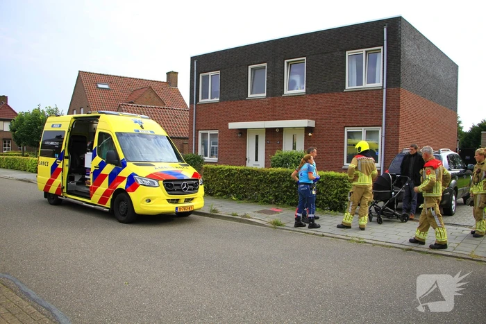 Hulpdiensten controleren woning op gevaarlijke gassen
