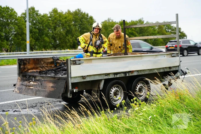 Aanhanger vat vlam op snelweg