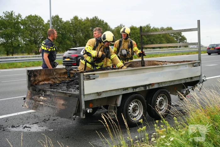 Aanhanger vat vlam op snelweg
