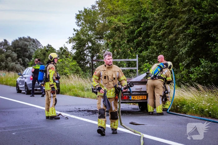 Aanhanger vat vlam op snelweg