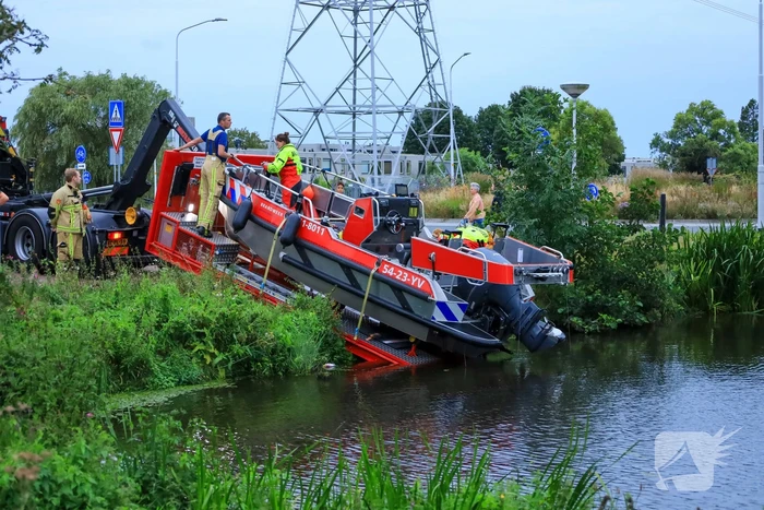 Brandweer zoekt naar mogelijke persoon te water
