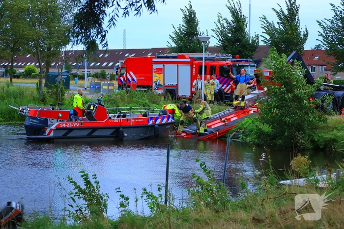 Brandweer zoekt naar mogelijke persoon te water