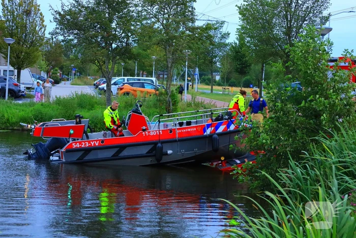 Brandweer zoekt naar mogelijke persoon te water